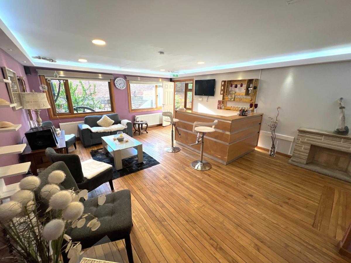 푼타아레나스 Incredible Downtown Duplex With Interior Backyard 아파트 외부 사진